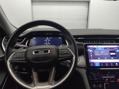 Used 2022 Jeep Grand Cherokee Limited image 22