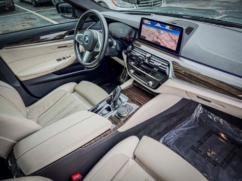 Used 2021 BMW 540i xDrive w/ M Sport Package image 14