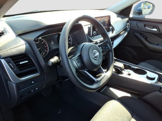 Used 2024 Nissan Rogue SV AWD/4WD image 7