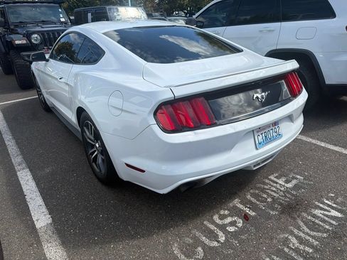 Used 2017 Ford Mustang Coupe RWD image 4