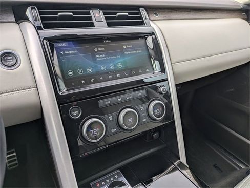 Used 2017 Land Rover Discovery HSE Luxury image 11