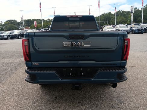 Used 2026 GMC Sierra 2500 Denali Ultimate w/ LPO, Black Badging Package AWD/4WD image 5