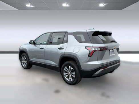 Used 2025 Chevrolet Equinox LT AWD/4WD image 3