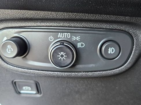 Used 2024 GMC Terrain SLT AWD/4WD image 32