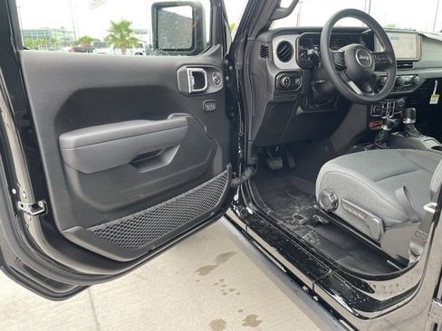 New 2025 Jeep Gladiator Sport image 14