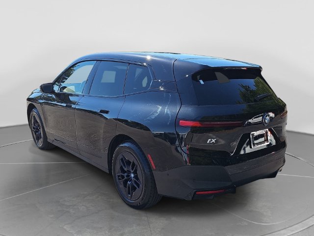 Used 2024 BMW iX xDrive50 w/ Premium Package AWD/4WD image 5