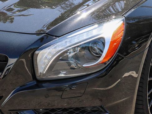 Used 2014 Mercedes-Benz SL 550 image 2