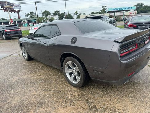 Used 2019 Dodge Challenger SXT RWD image 2
