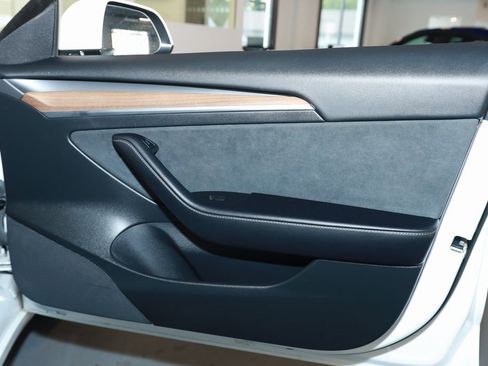 Used 2023 Tesla Model 3 Standard Range image 19