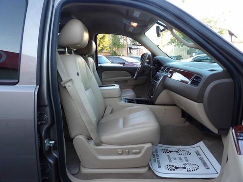 Used 2012 GMC Yukon XL SLT w/ SLT-2 Equipment Package image 6