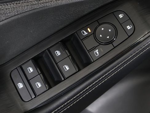 Used 2023 Nissan Rogue SV AWD/4WD image 35