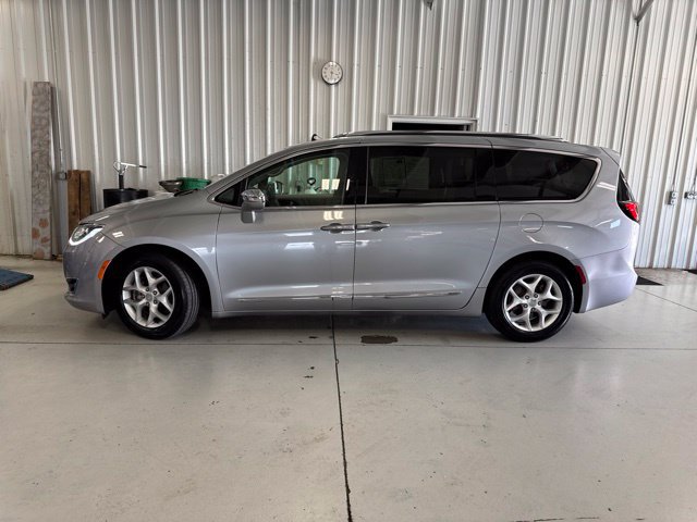 Used 2020 Chrysler Pacifica Limited FWD image 3