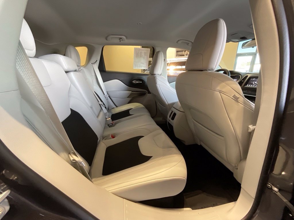 Used 2020 Jeep Cherokee Latitude Plus FWD image 20