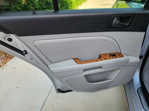 Used 2011 Cadillac STS image 28