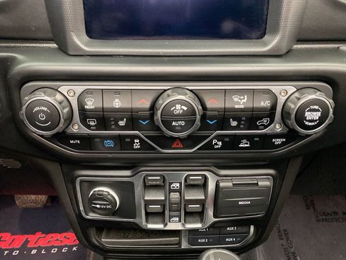 Used 2021 Jeep Wrangler Unlimited Sahara w/ Cold Weather Group AWD/4WD image 23