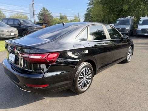 Used 2020 Volkswagen Jetta SE w/ SE Cold Weather Package FWD image 3