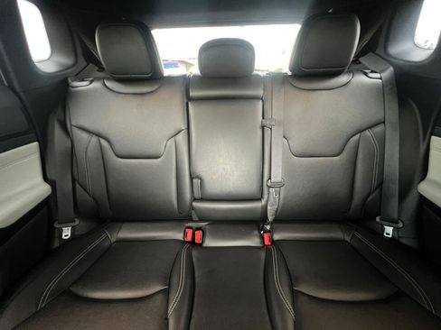 Used 2025 Jeep Compass Limited image 38