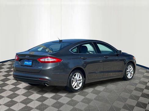 Used 2016 Ford Fusion SE w/ Equipment Group 202A FWD image 5