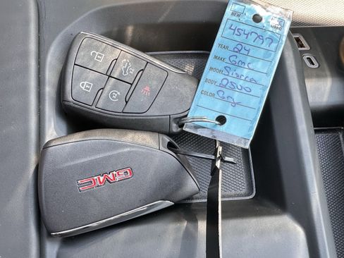 Used 2024 GMC Sierra 2500 Denali Ultimate image 32