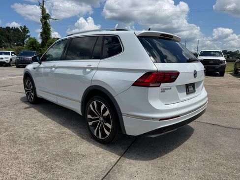 Used 2018 Volkswagen Tiguan SEL Premium w/ R-Line Package FWD image 3