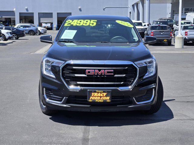 Used 2024 GMC Terrain SLE AWD/4WD image 2
