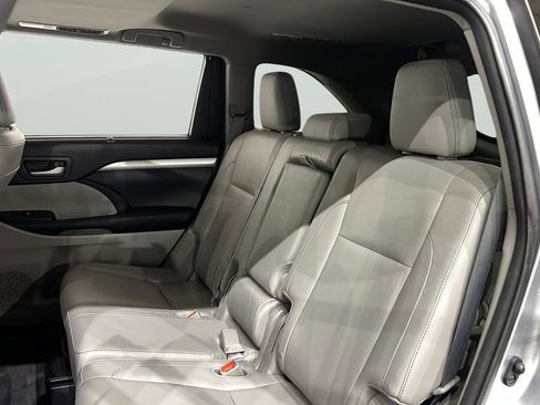 Used 2015 Toyota Highlander XLE image 33