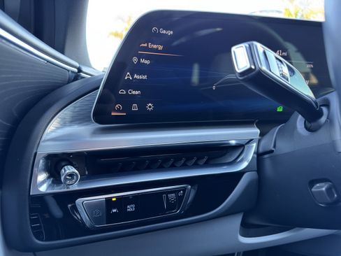 Used 2024 Cadillac Lyriq Luxury image 29