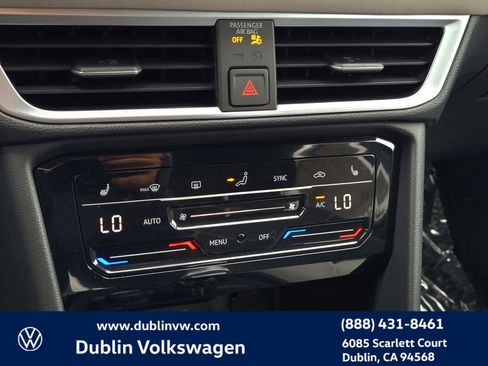 New 2025 Volkswagen Taos SE image 15