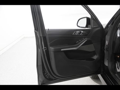 Used 2024 BMW X5 xDrive40i w/ Executive Package AWD/4WD image 4