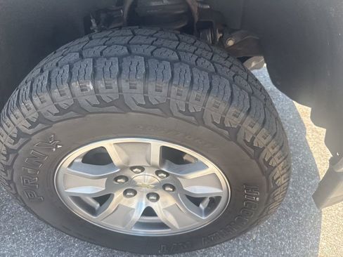 Used 2018 Chevrolet Silverado 1500 LT w/ LT Convenience Package image 8