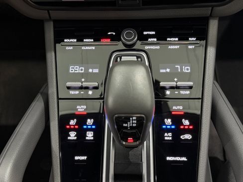 Certified 2023 Porsche Cayenne AWD/4WD image 40