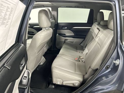 Used 2018 Toyota Highlander XLE AWD/4WD image 21