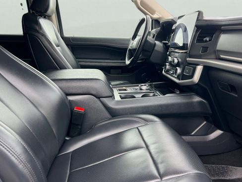 Used 2024 Ford Expedition XLT image 20