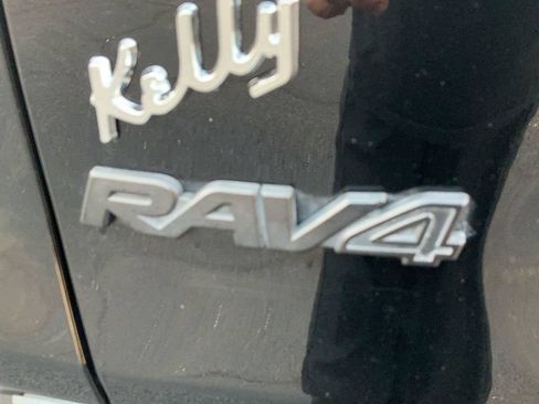 Used 2022 Toyota RAV4 SE w/ Convenience Package AWD/4WD image 8