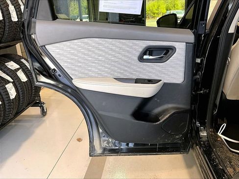 Used 2023 Nissan Rogue SV image 20