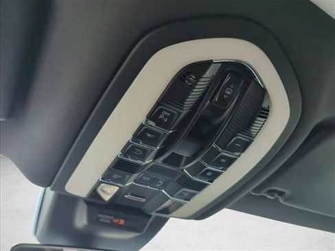 Used 2021 Porsche Macan AWD/4WD image 14