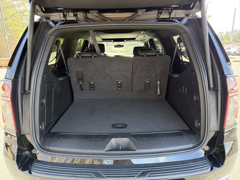 Used 2022 Chevrolet Suburban LT image 19