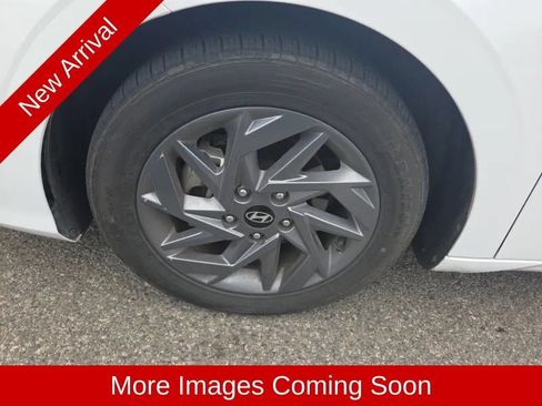 Used 2024 Hyundai Elantra SEL FWD image 7