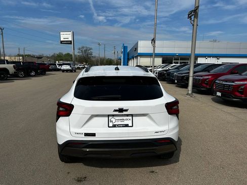 New 2026 Chevrolet Trax ACTIV w/ Sunroof Package FWD image 6