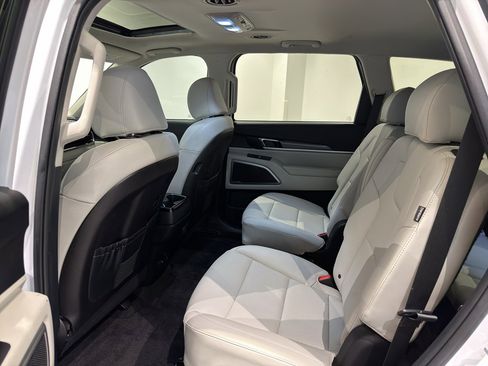 Used 2024 Kia Telluride S w/ S Sunroof Package image 19