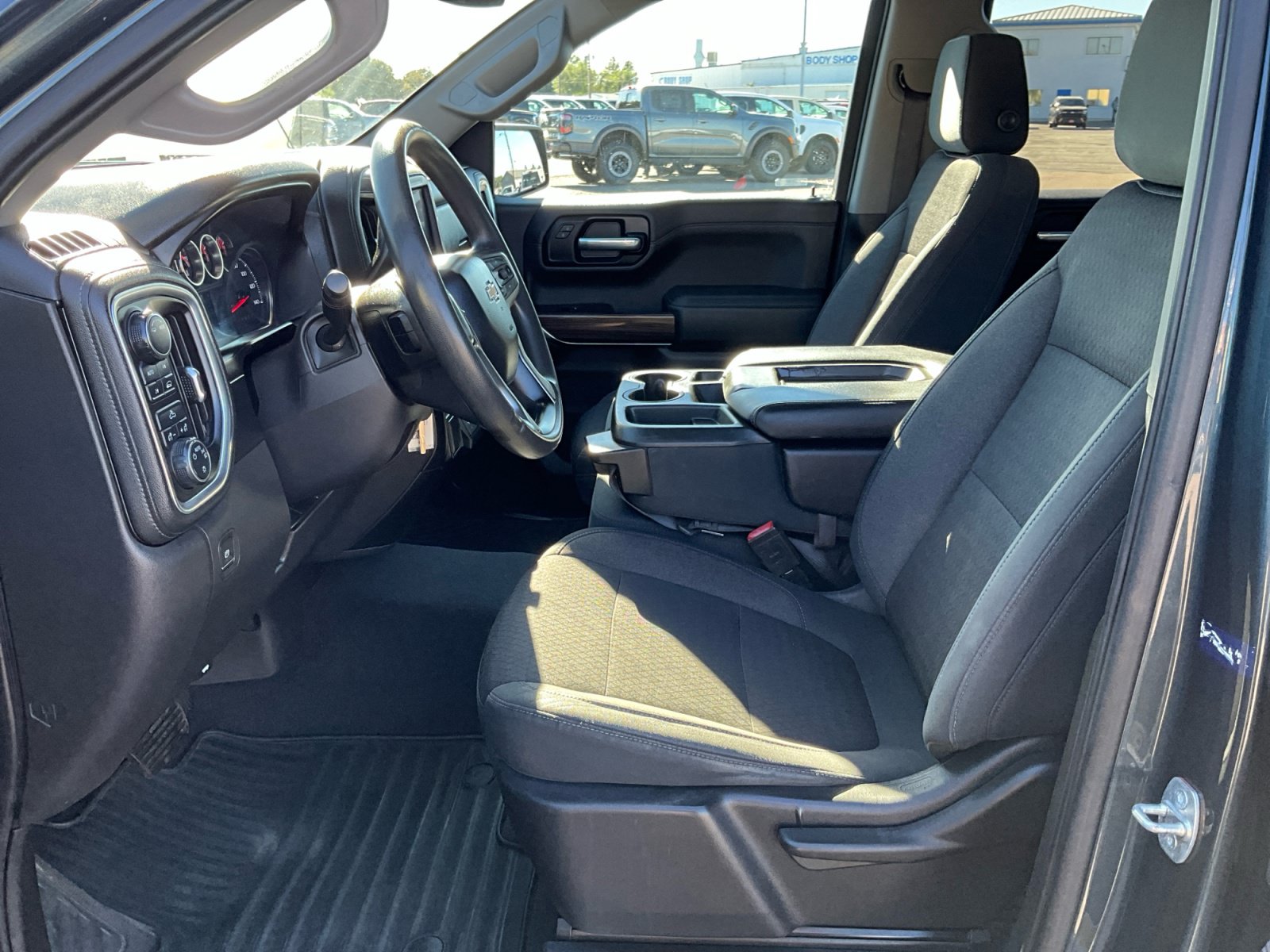 Used 2020 Chevrolet Silverado 1500 LT AWD/4WD image 16