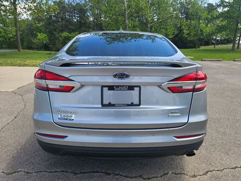Used 2020 Ford Fusion SE w/ Equipment Group 151A FWD image 7
