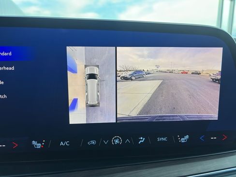 Used 2025 Chevrolet Suburban Z71 image 24