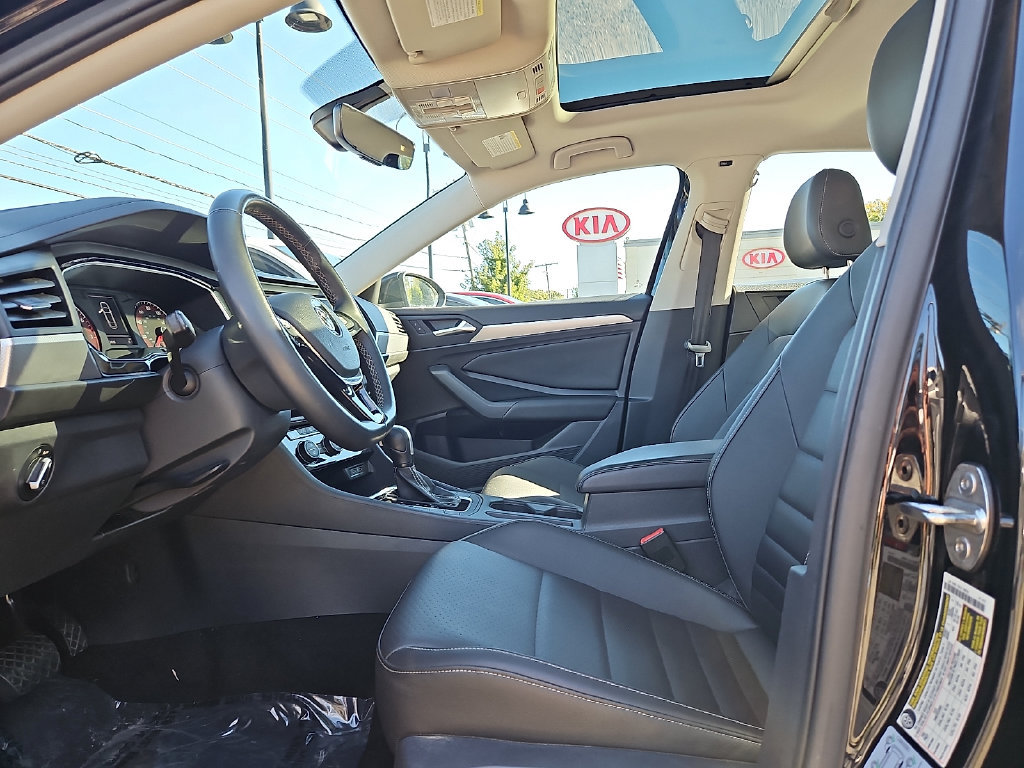 Used 2021 Volkswagen Jetta SE w/ SE Cold Weather Package FWD image 13