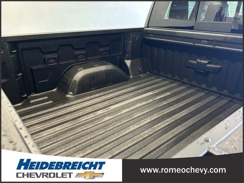 Used 2025 Chevrolet Silverado 1500 LT Trail Boss w/ Convenience Package II AWD/4WD image 36