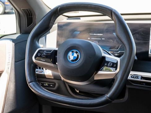 Used 2023 BMW iX xDrive50 w/ Sport Package AWD/4WD image 27