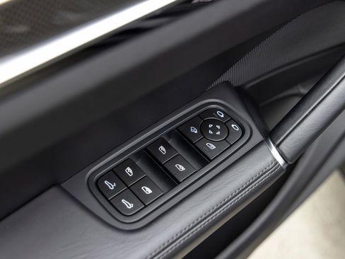 Certified 2023 Porsche Cayenne GTS AWD/4WD image 22