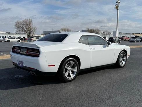 Used 2019 Dodge Challenger SXT image 15
