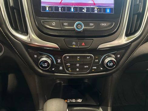 Used 2022 Chevrolet Equinox Premier FWD image 19