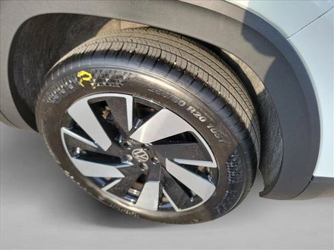 Used 2025 Volkswagen Atlas Cross Sport SE FWD image 12
